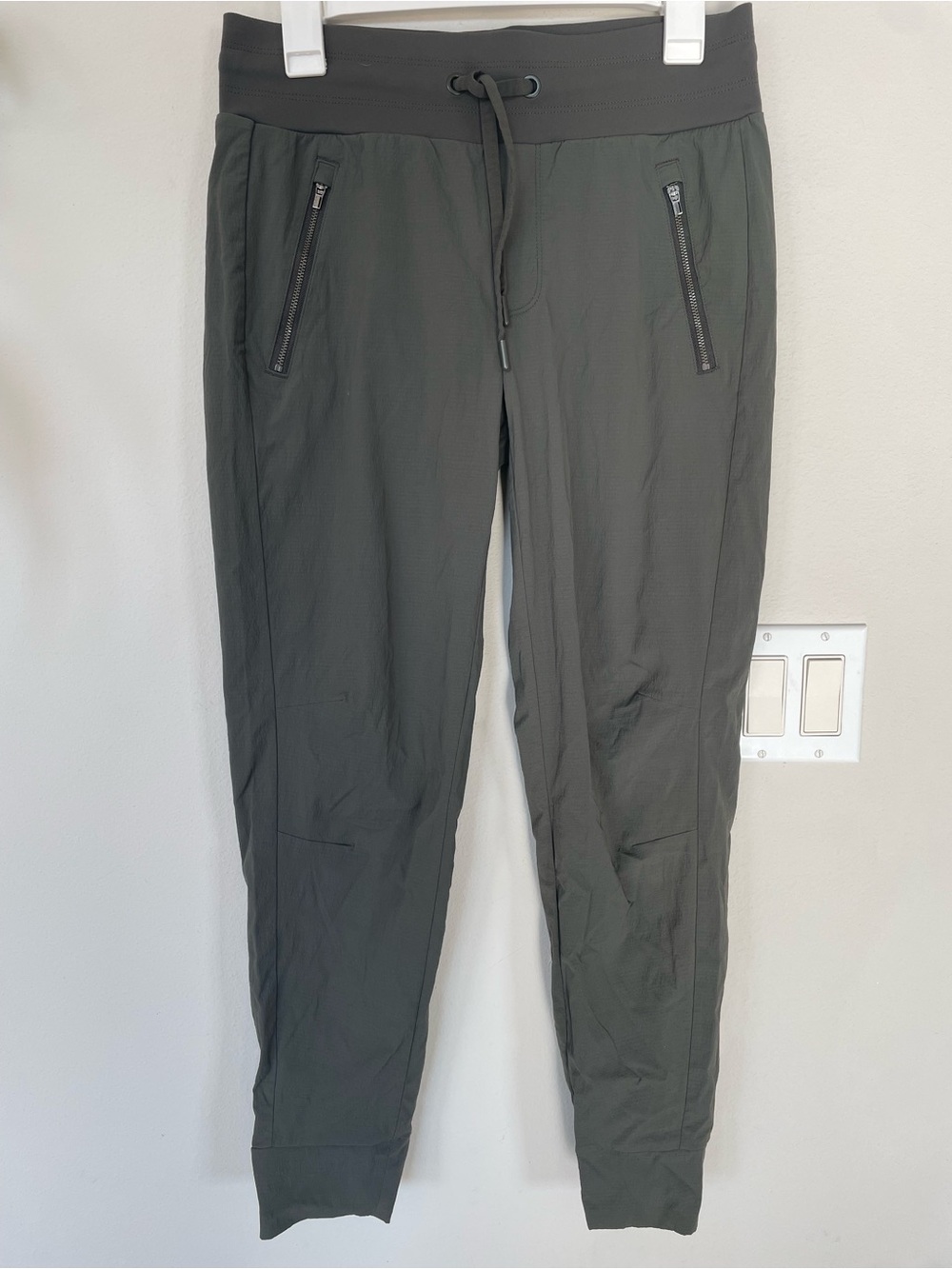 Athleta Trekkie North Jogger Womens Size 4 Army Green Nylon Stretch Hiking
